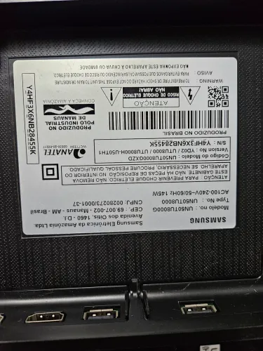 Tv Samsung 50" com controle e com pés.