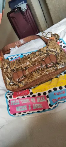 Uma Bolsa couro legítimo
