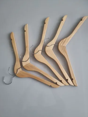 Vendo kit de 50 cabides profissional
