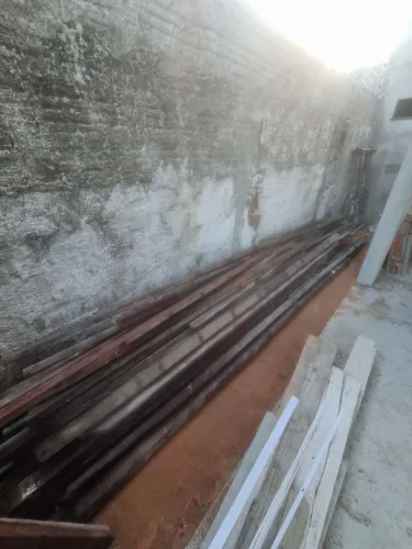 Caibro, linha e telha de uma cada de 80m²