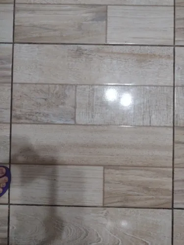 5 caixas de piso cerâmica imitando madeira