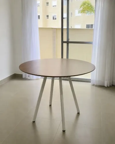 Mesa de jantar madeira 4 lugares - OPORTUNIDADE