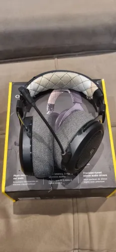 Headset Corsair hs70 special edition 