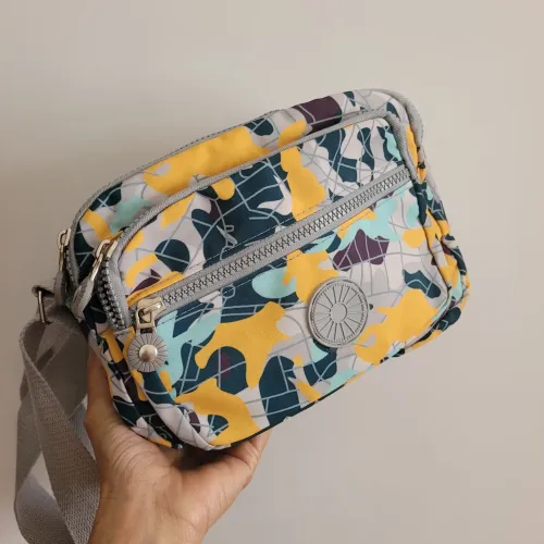 Bolsa impermeável, espaçosa, colorida e alegre 