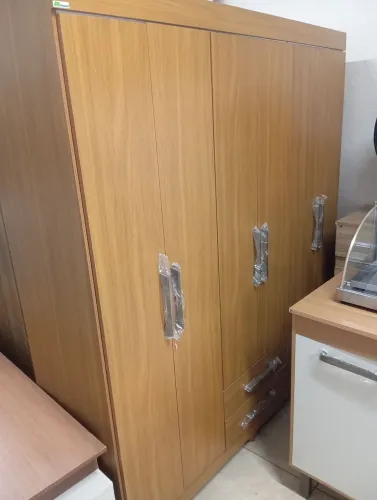 Guarda roupa 6 portas