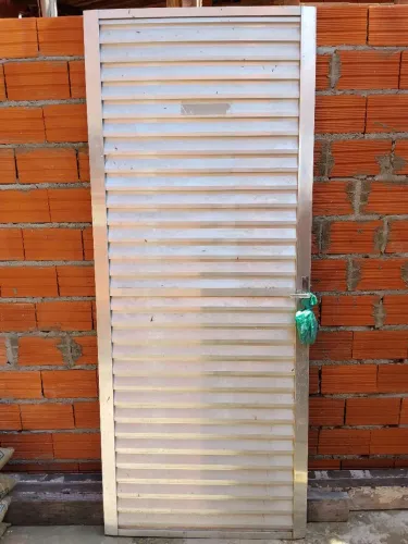 Porta alumínio com batente e fechadura 2,07 x 0,84