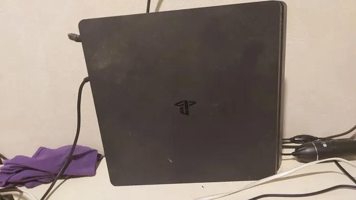 Ps4 slim + 15 jogos em mídia física. (Aceito trocas)