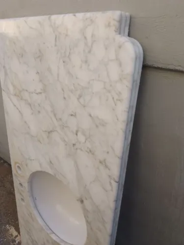 Pia de mármore branco para banheiro