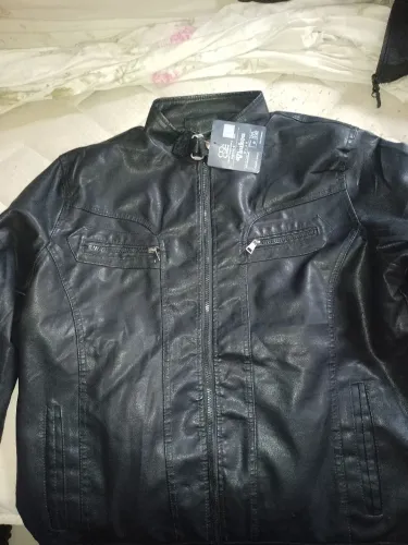 Jaqueta nova em couro forrada ,vendo ou troco em algo.