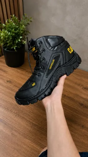 Bota Cat