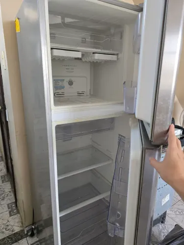 Geladeira Electrolux com defeito reparavel, valor baixo por esse motivo