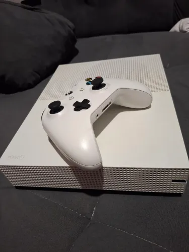 Xbox One S - 1TB