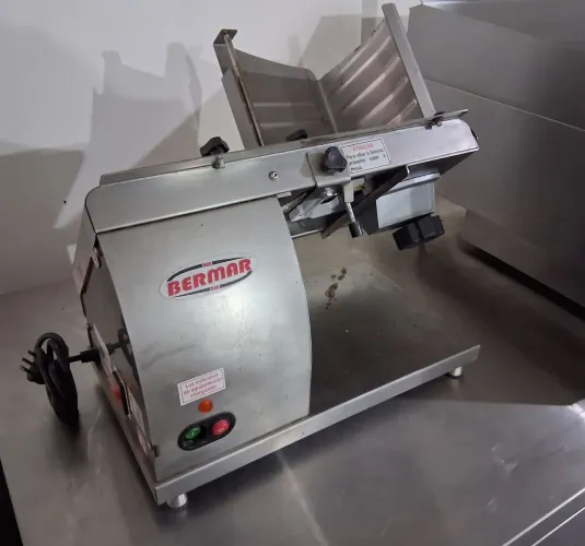 Fatiador de frios inox Semi-Novo Bermar 
