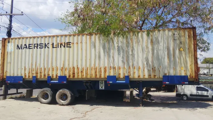 Vende-se contenne de 20 e 40 pés fazemos a entrega em qual lugar chama *46