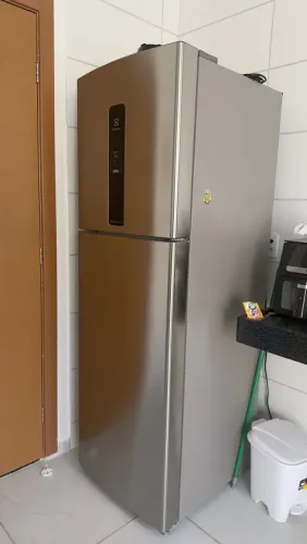 Geladeira Eletrolux Autosense 415L 220v (4 meses de uso)