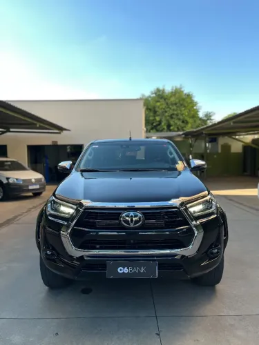 Toyota Hilux CD SRX Plus 4X4 2.8 TDI Die. Aut. 2024