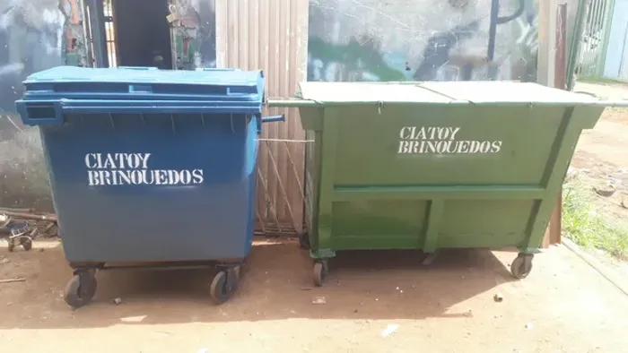 Vendo Container de Lixo Reformado.