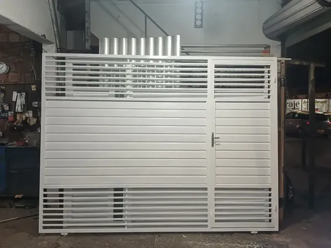 Portões galvanizado novo completo pintado.