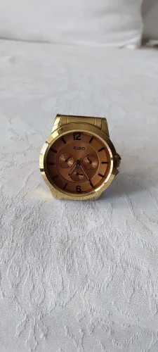 Relógio de pulso marca EURO.