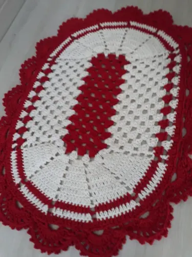 Tapete oval de crochê novo