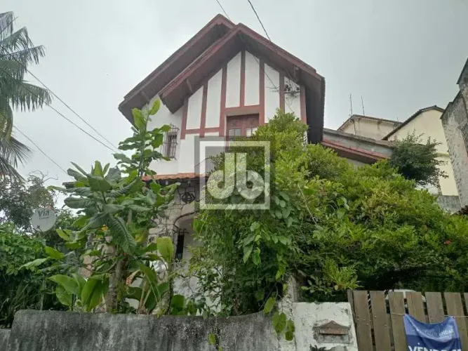 IMPERDÍVEL. APARTAMENGO TIPO CASA - COSTA BASTOS - SANTA TERESA - EXCELENTE - VAZIO - 3 QU