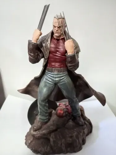 Old Logan Marvel Gallery diamond select