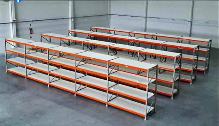 Prateleira de aço para estoque de ropa