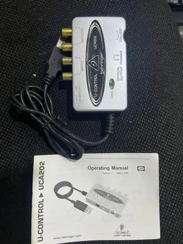 Interface de Áudio Behringer U-control uca202