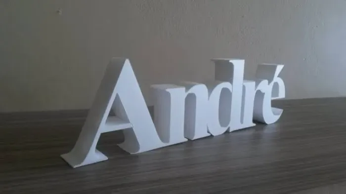 Letras em PVC XPS e PVC expandido.