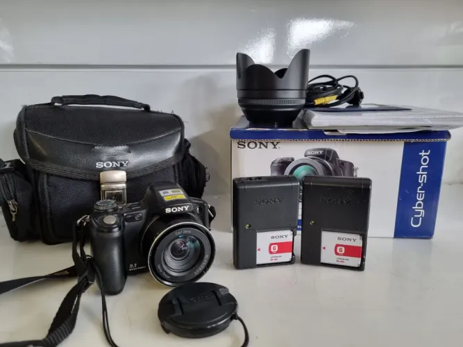 Câmera Fotográfica Semi Profissional Sony DSC-H50 Com Bag de Transporte, Bateria, Carregad