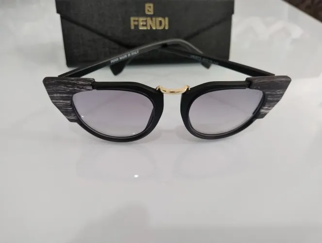 Óculos de sol Fendi novo na caixa 