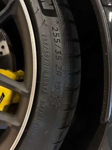 Pneus Michelin, veículo com 2500km