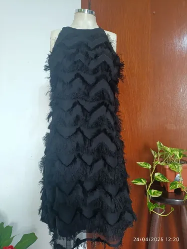 Vestido Preto com Franjas