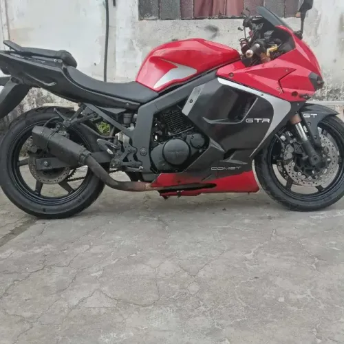 Comet 250 Gtr Carburada