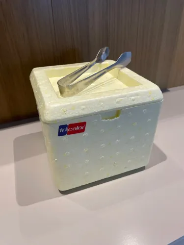 Isopor Pequeno de Mesa para Gelo - Wisky ou Drinks