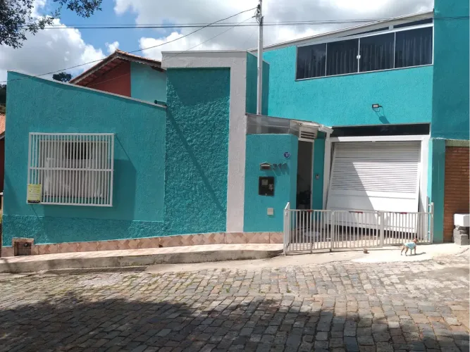 Vende-se casa sobrado reformada Extrema-Mg