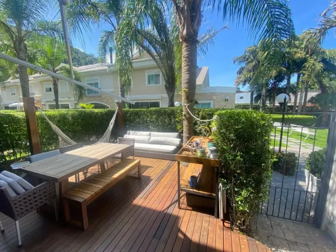 Casa à venda em condominio fechado na Lagoa da Conceição