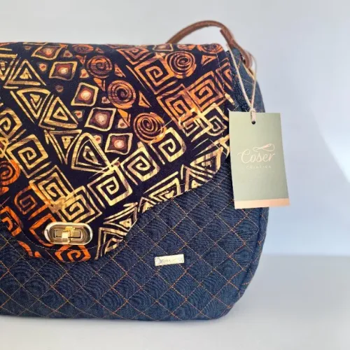 Bolsa Tiracolo Exclusiva com Alça em Couro e Design Sofisticado