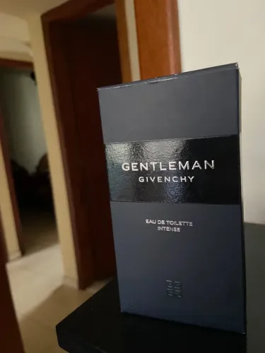 Gentleman Givenchy Intense Eau de Toilette Perfume (pouco usado)