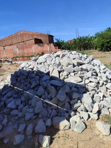 PEDRA ALICERCE direto da pedreira. Entrega rápida 