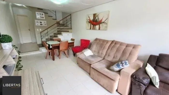 Casa em condomínio 110m² - 3 dormitórios sendo 1 suíte e 1 vaga de garagem no bairro Teres