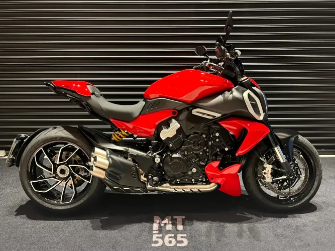 DUCATI DIAVEL V4