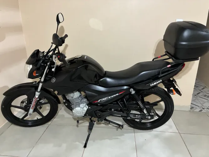 Moto Yamaha Factor