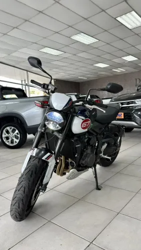 Triumph Trident 660 Triple Tribute Edition 2024/2025 