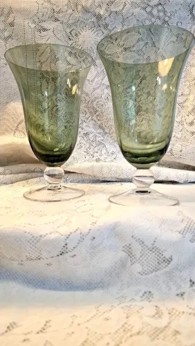 Par de taças para água,  vinho, sobremesas, sorvetes,  decoração.  Anos 80 italianas Novas