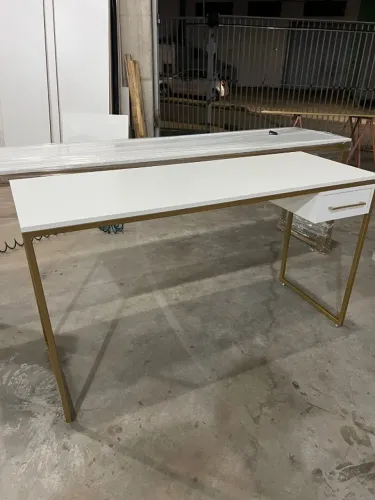 -Escrivaninha 01 gav Metalon 20/20 dourado MDF 15mm