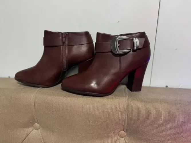 BOTA CANO BAIXO COM SALTO - MARROM