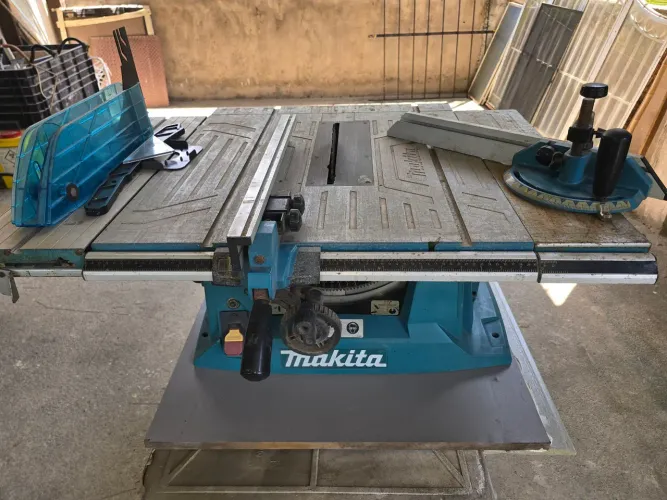 Serra de bancada makita MLT100