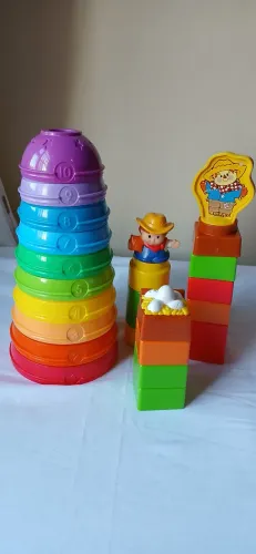 Brinquedo Fisher Price Blocos Little People Fazenda, Torre de potinhos