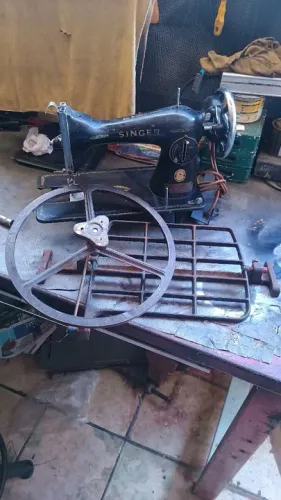 Máquina de Costura Singer Antiga
